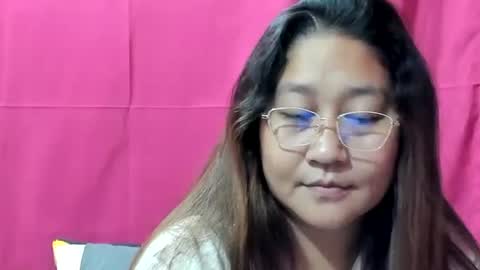 Snapshot of sweetpilipina88 chatting on 12.20.24 MIA online show from 12.20.24