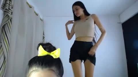 Snapshot of sweetpink1_ chatting on 09.17.25 Caro  Lily online show from 09.17.25