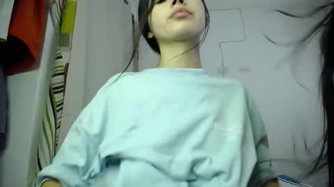 Snapshot of sweetpink1_ chatting on 09.18.25 Caro  Lily online show from 09.18.25