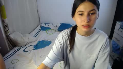 Snapshot of sweetpink1_ chatting on 10.04.25 Caro  Lily online show from 10.04.25