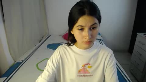 Snapshot of sweetpink1_ chatting on 10.04.25 Caro  Lily online show from 10.04.25