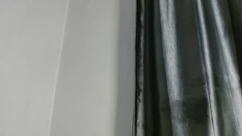 slim ivy online show from 10.20.25