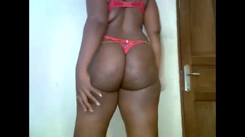 Snapshot of sweetrenne chatting on 02.14.25 sweetrenne online show from 02.14.25