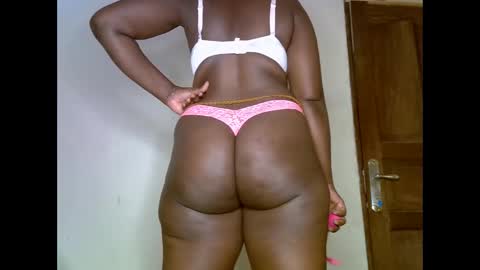 Snapshot of sweetrenne chatting on 02.20.25 sweetrenne online show from 02.20.25