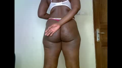 Snapshot of sweetrenne chatting on 02.21.25 sweetrenne online show from 02.21.25