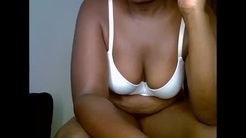 Snapshot of sweetrenne chatting on 09.12.25 sweetrenne online show from 09.12.25