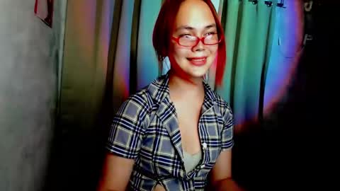 Snapshot of sweetsassyvv chatting on 10.11.25 sweetsassyvv online show from 10.11.25