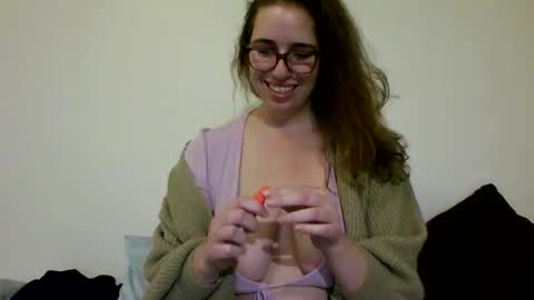 Snapshot of sweetsocalgirl chatting on 02.19.25 sweetsocalgirl online show from 02.19.25