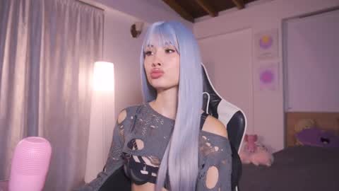 Cat independent model  online show from 10.02.25