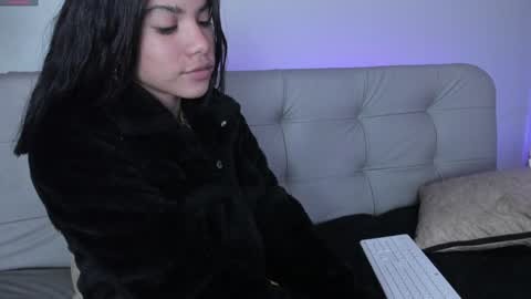 Snapshot of sweett_petite chatting on 12.16.24 online show from 12.16.24