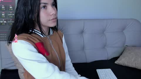 Snapshot of sweett_petite chatting on 12.17.24 online show from 12.17.24