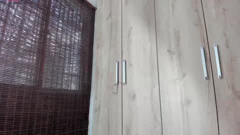 Snapshot of sweett_petite chatting on 12.19.24 online show from 12.19.24