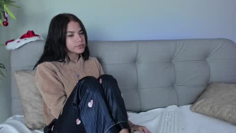 Snapshot of sweett_petite chatting on 12.20.24 online show from 12.20.24