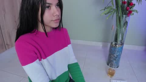 Snapshot of sweett_petite chatting on 12.24.24 online show from 12.24.24