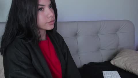 Snapshot of sweett_petite chatting on 12.27.24 online show from 12.27.24