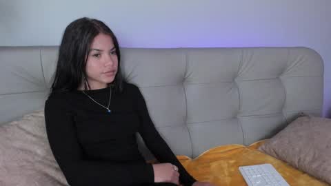 Snapshot of sweett_petite chatting on 12.28.24 online show from 12.28.24