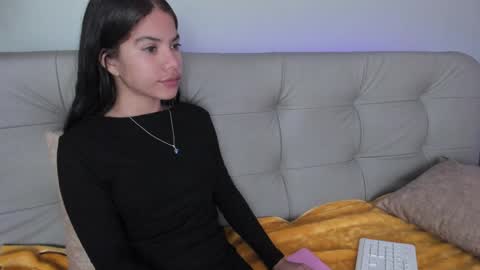 Snapshot of sweett_petite chatting on 12.28.24 online show from 12.28.24