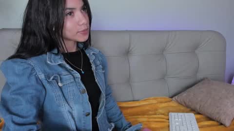 Snapshot of sweett_petite chatting on 12.28.24 online show from 12.28.24