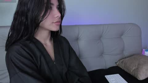 Snapshot of sweett_petite chatting on 01.03.25 online show from 01.03.25