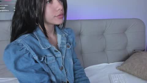Snapshot of sweett_petite chatting on 01.10.25 online show from 01.10.25