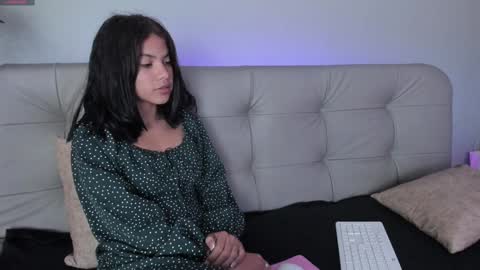 Snapshot of sweett_petite chatting on 01.13.25 online show from 01.13.25