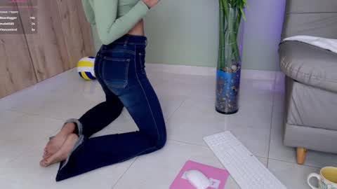 Snapshot of sweett_petite chatting on 01.26.25 online show from 01.26.25