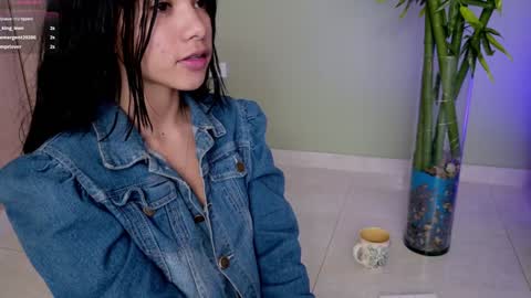 Snapshot of sweett_petite chatting on 01.30.25 online show from 01.30.25