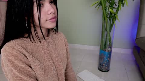 Snapshot of sweett_petite chatting on 02.01.25 online show from 02.01.25