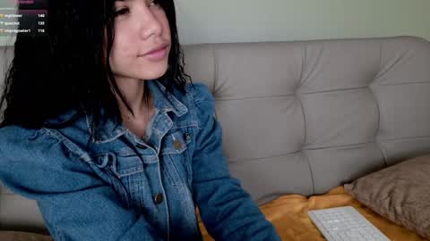 Snapshot of sweett_petite chatting on 02.06.25 online show from 02.06.25