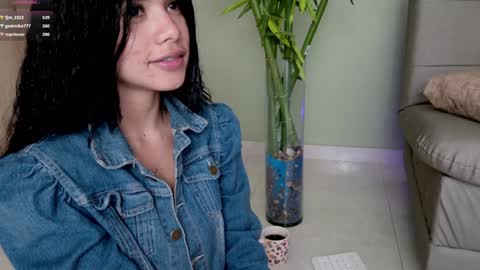 Snapshot of sweett_petite chatting on 02.06.25 online show from 02.06.25