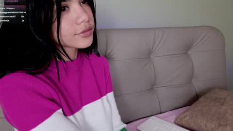 Snapshot of sweett_petite chatting on 02.10.25 online show from 02.10.25