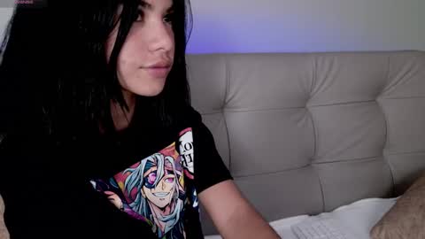 Snapshot of sweett_petite chatting on 02.11.25 online show from 02.11.25