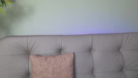 Snapshot of sweett_petite chatting on 02.27.25 online show from 02.27.25