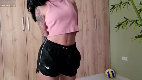Snapshot of sweett_petite chatting on 02.27.25 online show from 02.27.25