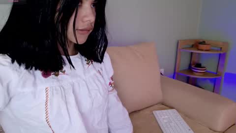 Snapshot of sweett_petite chatting on 03.02.25 online show from 03.02.25