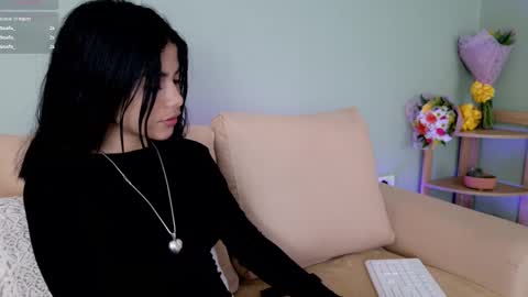 Snapshot of sweett_petite chatting on 03.04.25 online show from 03.04.25