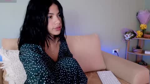 Snapshot of sweett_petite chatting on 03.08.25 online show from 03.08.25