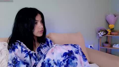 Snapshot of sweett_petite chatting on 03.10.25 online show from 03.10.25