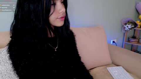 Snapshot of sweett_petite chatting on 03.11.25 online show from 03.11.25