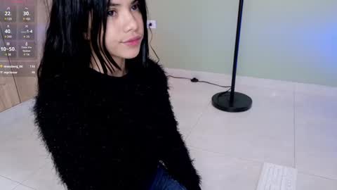 Snapshot of sweett_petite chatting on 03.11.25 online show from 03.11.25