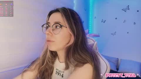 Veronica Independent Model online show from 10.19.25