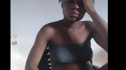 Snapshot of sweetxxpie chatting on 10.29.25 Sweetxxpie online show from 10.29.25