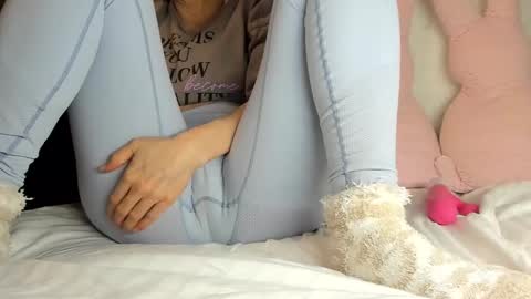 Snapshot of sweety_cum chatting on 12.20.24 Mia online show from 12.20.24
