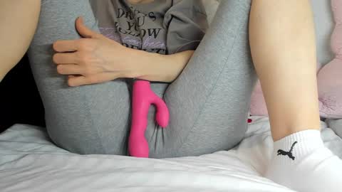 Snapshot of sweety_cum chatting on 12.26.24 Mia online show from 12.26.24