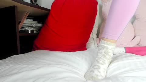 Snapshot of sweety_cum chatting on 01.12.25 Mia online show from 01.12.25