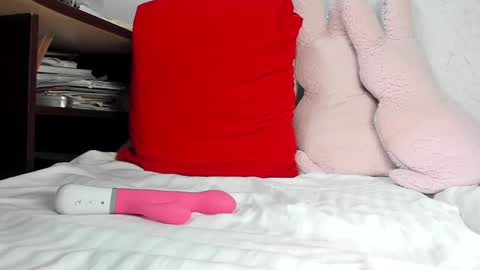 Snapshot of sweety_cum chatting on 01.20.25 Mia online show from 01.20.25