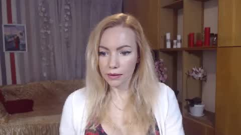 Snapshot of sweety_friend chatting on 01.28.25 Sweety friend online show from 01.28.25