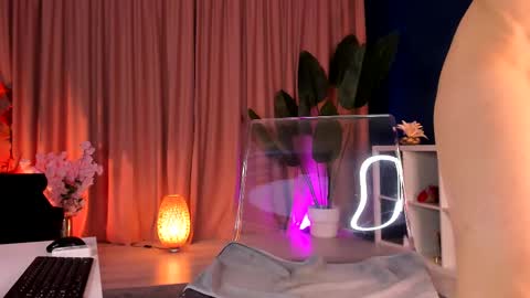 Leya online show from 11.14.25