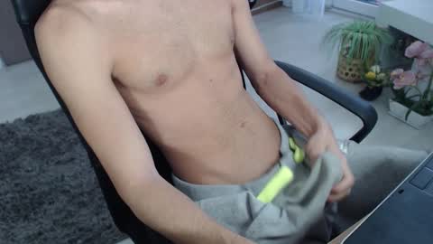 Snapshot of swetlittleboy4u chatting on 09.16.25 SwetLittleBoy4u online show from 09.16.25