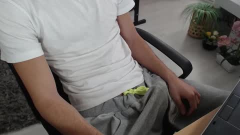Snapshot of swetlittleboy4u chatting on 09.26.25 SwetLittleBoy4u online show from 09.26.25